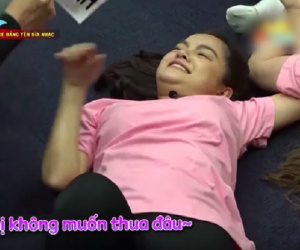Running Man: Xé bảng tên đến mức trật chân đi không được, chưa bao giờ thấy hình ảnh te tua này của Phạm Quỳnh Anh