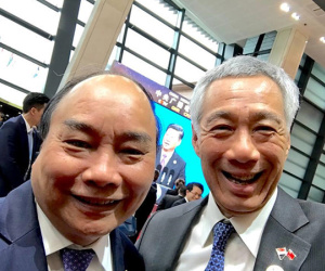 Thủ tướng Lý Hiển Long đăng ảnh 'wefie' cùng Thủ tướng Nguyễn Xuân Phúc