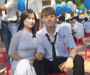 Đẹp trai, da trắng như con gái, nhiều tài lẻ... nam sinh Kinh Công này đang được xin link khắp Facebook