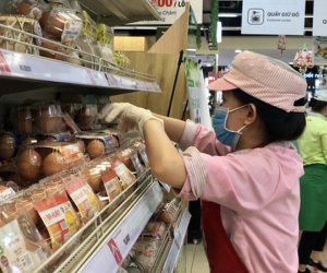 Người dân TP HCM đổ xô vào siêu thị, trung tâm thương mại trốn nóng