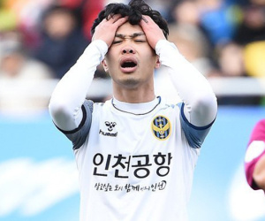 Công Phượng mất chỗ Incheon United: Thầy chê, đồng đội quay lưng...