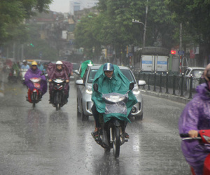 Dự báo thời tiết 30/4: Bắc Bộ mưa dông diện rộng, xua tan nắng nóng