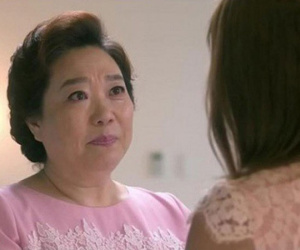 Hí hửng đón mẹ chồng 'vàng mười' từ quê lên chăm ở cữ, nhưng con dâu phát hoảng khi việc gì cũng tới tay
