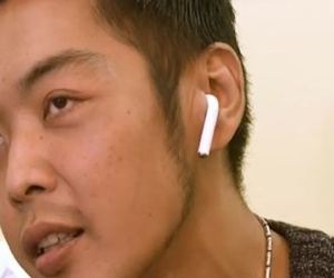 Nuốt nhầm tai nghe AirPods