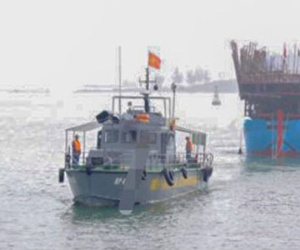 Cứu 52 thuyền viên gặp nạn ở Hoàng Sa