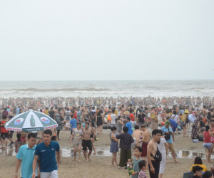 Hàng loạt điểm du lịch 'thất thủ' dịp nghỉ lễ: Xem ảnh xong nhiều người thở phào vì đã ở nhà!
