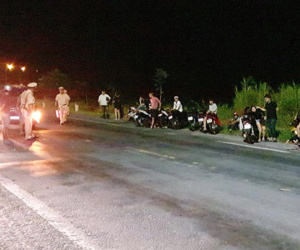 Hơn 100 thanh niên đua xe trên đường Xuyên Á