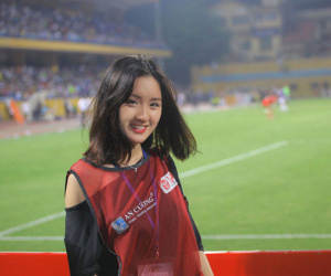 Xuất hiện vài giây trên bản tin truyền hình, cô gái Hà Nội bỗng được dân mạng 'truy lùng'