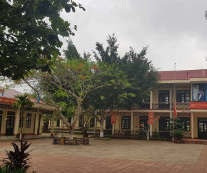 5 học sinh tiểu học bị chém giữa sân trường, một em tử vong