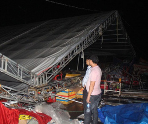 Dông lốc kéo sập hội chợ mua sắm ở Tiền Giang, nhiều người thoát chết trong gang tấc