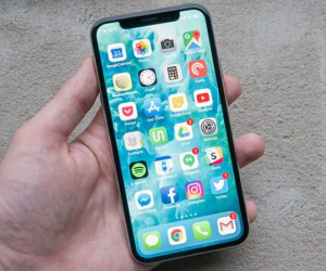 Gần 2 năm tuổi, chiếc iPhone bị Apple khai tử vẫn có giá trên trời
