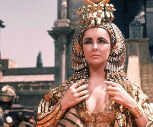 Video: Nhan sắc bình thường của Cleopatra và 5 sự thật về nữ hoàng Ai Cập