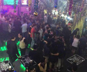 2 nhóm thanh niên mang súng, dao kiếm hỗn chiến vì nữ nhân viên quán bar