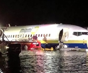 Boeing 737 chở 136 người lao xuống sông ở Mỹ