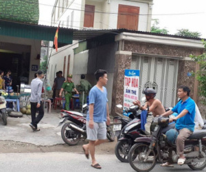 Chủ quán thịt chó nghi 'ngáo đá', trèo lên tầng 2 ôm con gà nhảy múa