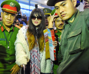 Đoàn Thị Hương về Việt Nam