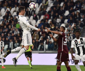 Ronaldo ghi bàn thắng thứ 100 bằng đầu giúp Juventus thoát thua trước Torino