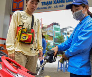Bộ Công Thương: ‘Giá xăng tăng thấp hơn mức của thế giới’