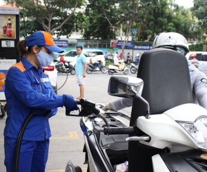 Giá xăng đang ‘cõng’ bao nhiêu thuế phí?