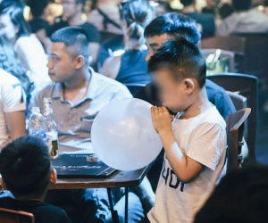 Chùm ảnh: Khi phố đi bộ Bùi Viện thành 'phố đi nhậu', bóng cười được mua bán công khai