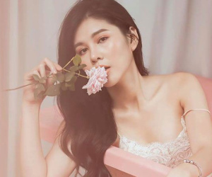 Cô gái bị bắt cóc trong 'Mê cung': Hóa ra cực sexy, gây sốt khi xuất hiện cùng HLV Park Hang Seo