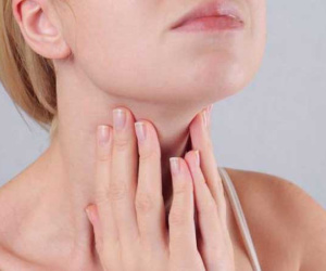 Đứng trước gương với 1 cốc nước: Cách tự kiểm tra mình có nguy cơ ung thư không
