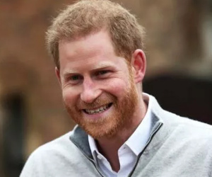 Hoàng tử Harry không giấu nổi niềm hạnh phúc, lần đầu xuất hiện sau khi Meghan sinh con, nói về tên em bé Sussex và thề sẽ làm mọi thứ vì con
