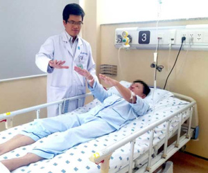 Sơ cứu bệnh nhân đột quỵ bằng những cách này, bạn đang đẩy người thân đến gần cửa tử hơn