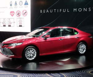 Toyota Camry 2019 - rẻ hơn, trẻ hơn, kém sang hơn