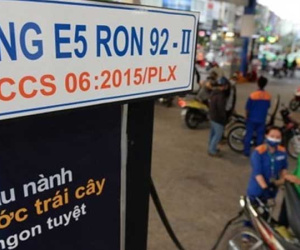 Xăng E5 không bốc bằng xăng thường: Băn khoăn của vị thứ trưởng