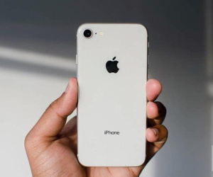 Bán chạy thứ 2 thế giới, chiếc iPhone này lại bị hắt hủi tại VN