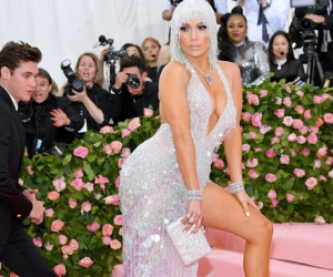 Dàn mỹ nhân diện trang phục hở ngực ở Met Gala 2019
