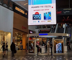 Huawei treo quảng cáo P30 Pro ngay trên gian hàng Samsung