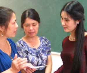 Nợ tiền ăn của con 1 tháng nên bị trường dọa cắt cơm trưa, mẹ trẻ tố cô giáo nhắn tin quá 'gắt', ai ngờ bị chị em mắng ngược
