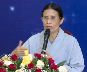 Bà Phạm Thị Yến lại 'đăng đàn' thuyết giảng, chưa lên xin lỗi nhà nữ sinh giao gà