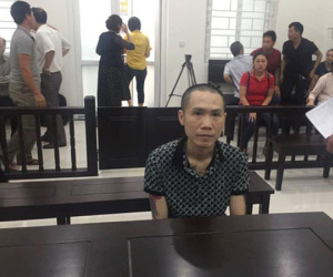 Nghi ngoại tình, chồng lái xe máy tông thẳng vào người khiến vợ tử vong