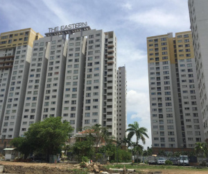 TP.HCM: Vừa tiễn bố đi làm, bé trai 3 tuổi rơi từ tầng cao chung cư xuống đất tử vong