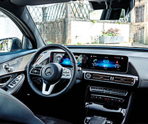 Xe điện Mercedes EQC 'ra lò', giá gần 80.000 USD