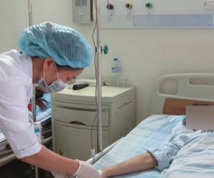 Bệnh nhân ung thư phổi phải mua thuốc giá cao gấp 7 lần do thiếu thuốc