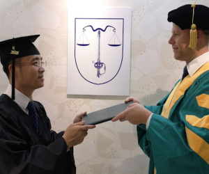 Đại học Leeds phản hồi về bằng Tiến sĩ Danh dự của 'nhà báo quốc tế' Lê Hoàng Anh Tuấn