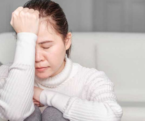 Dỗ dành con ngủ xong, tôi mở mâm cơm nhà chồng phần cho mà trố mắt kinh ngạc rồi nước mắt cứ ứa ra