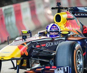 Lý do xe đua F1 không có túi khí
