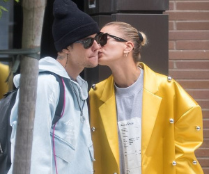 Được vợ Hailey Baldwin hôn thắm thiết nhưng Justin Bieber vẫn chưa thể cười vui vẻ, lý do là gì?
