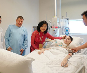 Ông bố Ukraine mang con trai đến Việt Nam chữa ung thư