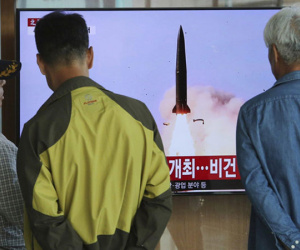 Ông Kim Jong Un đích thân giám sát phóng thử tên lửa tầm xa