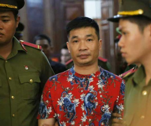 Ông trùm ma tuý Văn Kính Dương bảo vệ người tình và đồng bọn bị hắn lợi dụng như thế nào?