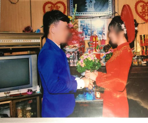 Vừa bực, vừa buồn cười với bộ ảnh cưới theo phong cách thập niên hồi đó của cô dâu Đồng Tháp