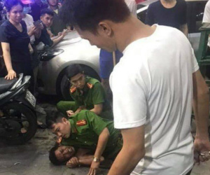 Cảnh sát khống chế nam thanh niên nghi ngáo đá chém trọng thương người đàn ông