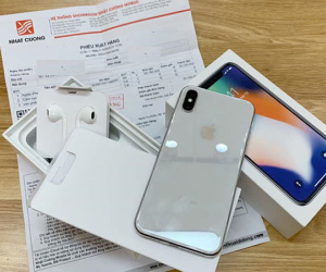 Điện thoại Nhật Cường xuống giá thê thảm sau khi cửa hàng bị khám xét