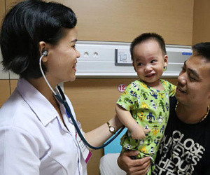 Bé trai nhiễm virus không có thuốc chữa